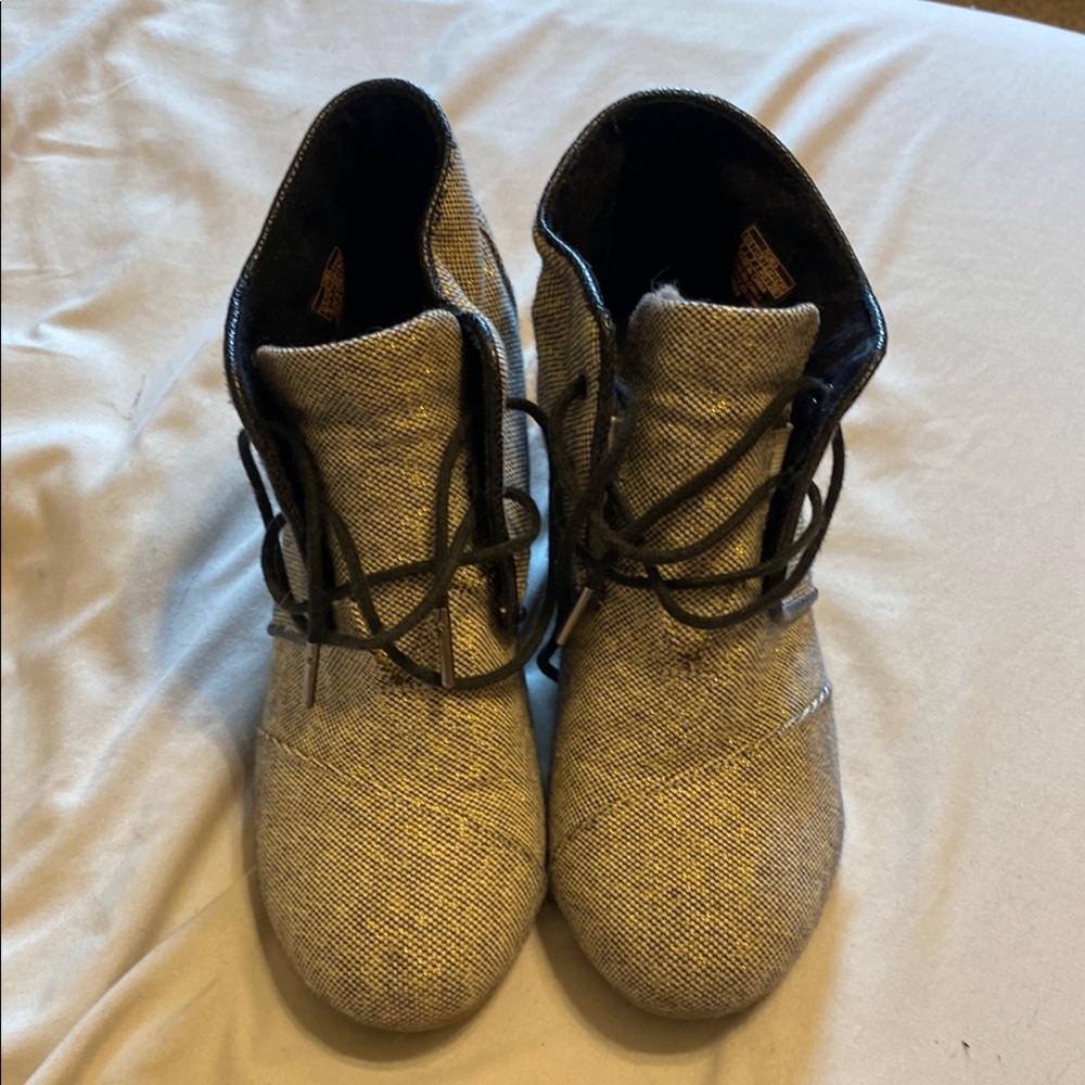 Tom’s Lace-Up Ankle Boots